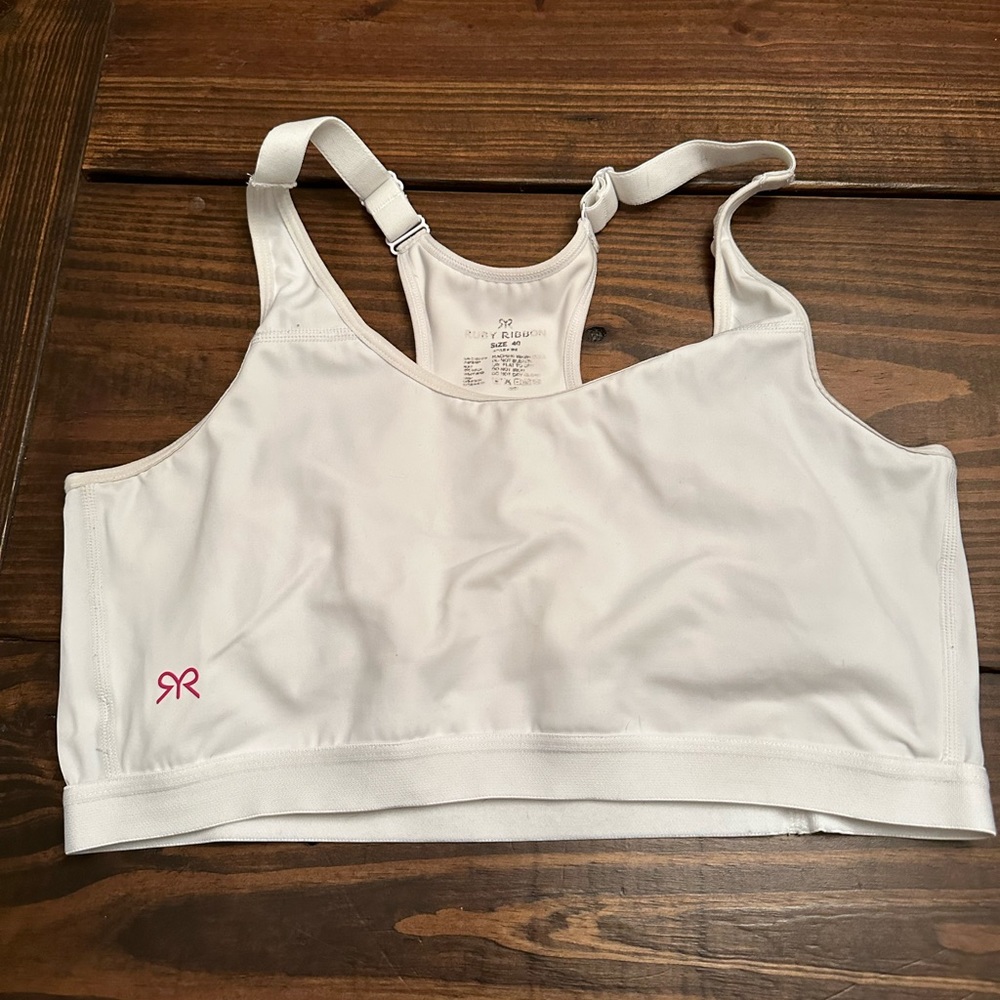 Ruby Ribbon White Sports Demi sz 40